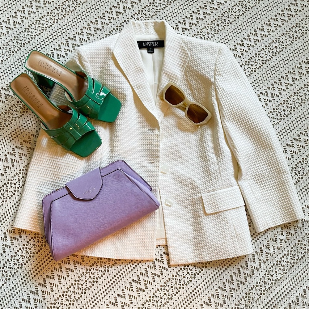 Kasper women white jacket/blazer petite size 2